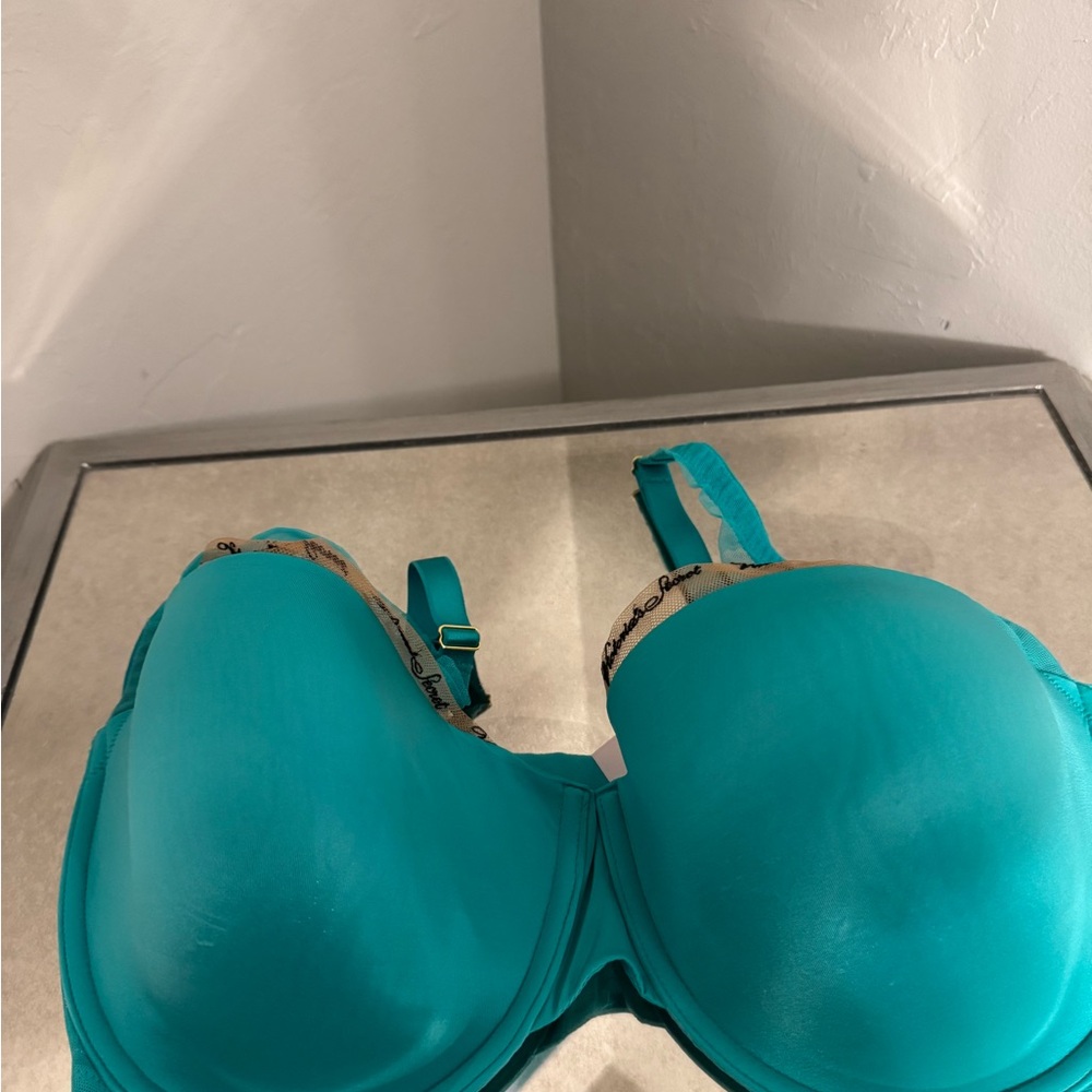 Victoria's Secret Green Underwire Bra - Picture 2 of 5